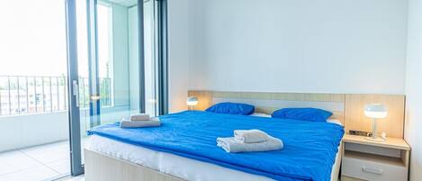 1 bedroom, bed sheets