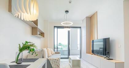 Stylish 1BR & 1LR Apartment | Cozy City View