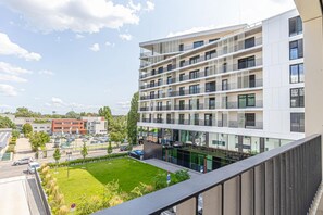 Property grounds - Stylish 1BR & 1LR Apartment | Cozy City View (Bratislava)