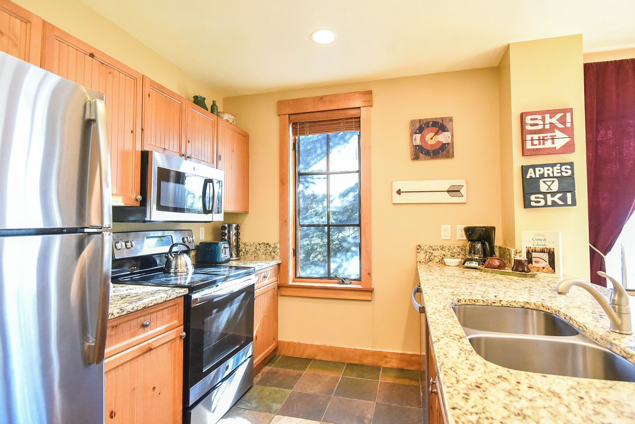 ثلاجة، ميكروويف، فرن، موقد طهي مسطح