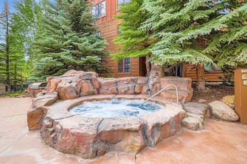 The Springs at River Run - Walk to Lifts, Pool & Hot Tubs