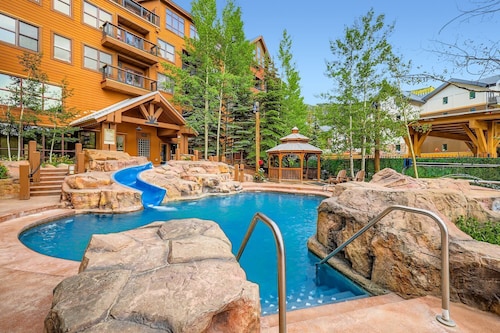 The Springs at River Run - Walk to Lifts, Pool & Hot Tubs