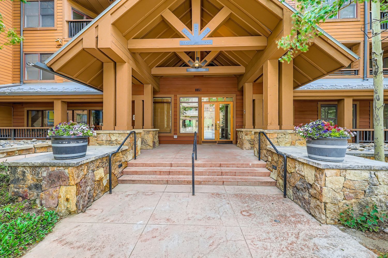 تفاصيل الفندق من الخارج