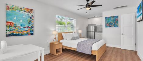 Een strijkplank/strijkijzer, gratis wifi, beddengoed