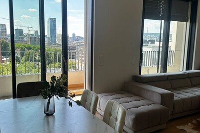 Fancy 2BR & 1LR Apartment w/ Panoramic Sky View
