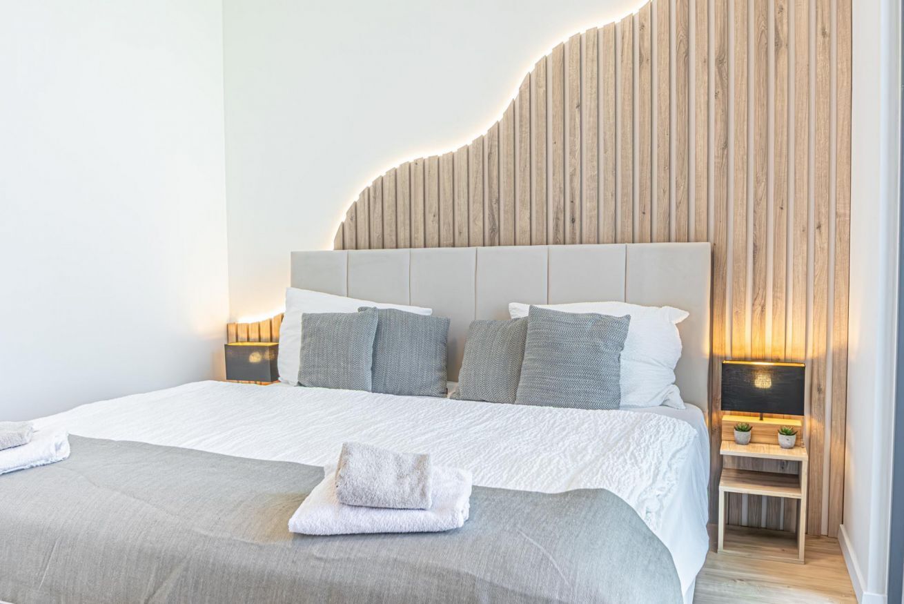 2 bedrooms, iron/ironing board, bed sheets