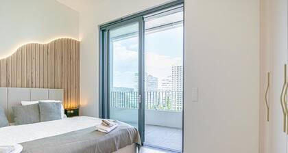 Fancy 2BR & 1LR Apartment w/ Panoramic Sky View