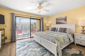 3 bedrooms, iron/ironing board, travel crib, WiFi - 3BR Poolside Condo Near Beach (St. Augustine)