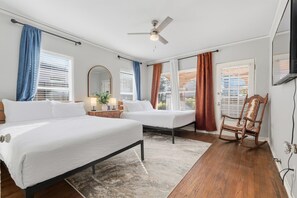 2 habitaciones, tabla de planchar con plancha, cuna de viaje y wifi