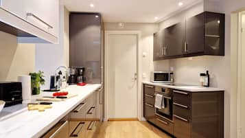 雪櫃、微波爐、焗爐、爐具