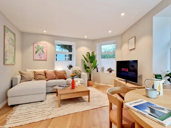 Fernseher, Kamin, Arbeitsbereiche