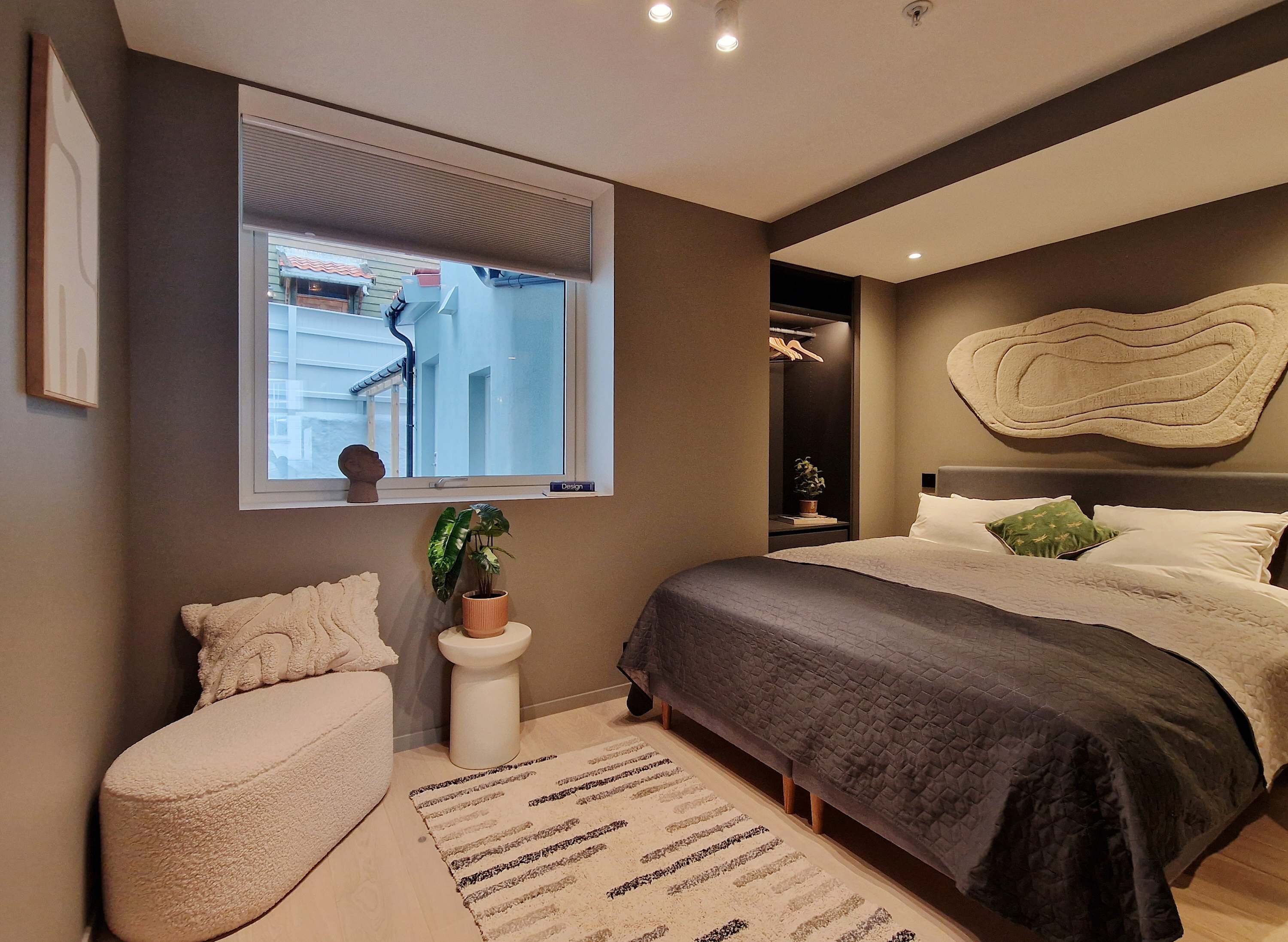 3 bedrooms, iron/ironing board, travel crib, WiFi