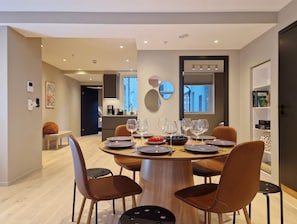 Dining - Brand New & High-End, 3 Bedrooms 2 Bathrooms, Central Apartment (Bergen)