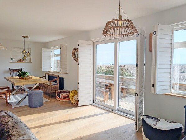 Smart TV, fireplace - Sea Urchin - Pagham - Sea Front - sleeps 8 guests in 2 bedrooms (Pagham)