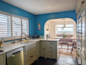 Fridge, microwave, oven, dishwasher - Sea Urchin - Pagham - Sea Front - sleeps 8 guests in 2 bedrooms (Pagham)