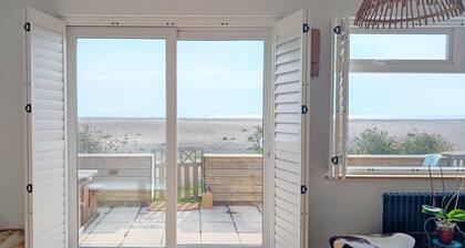 A bungalow that sleeps 10 guests in 3 bedrooms