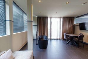 Design Double Room | Living area | 25-cm flat-screen TV with cable channels - Hotel NOBO Tbilisi (Tbilisi)