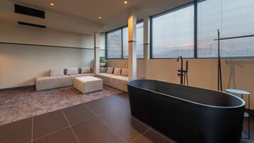 Dobbeltrom – design | Skrivebord, lydisolert og wi-fi (inkludert)