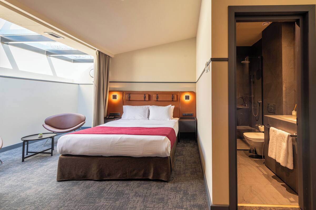 Chambre Double Supérieure | Bureau, chambres insonorisées, Wi-Fi gratuit