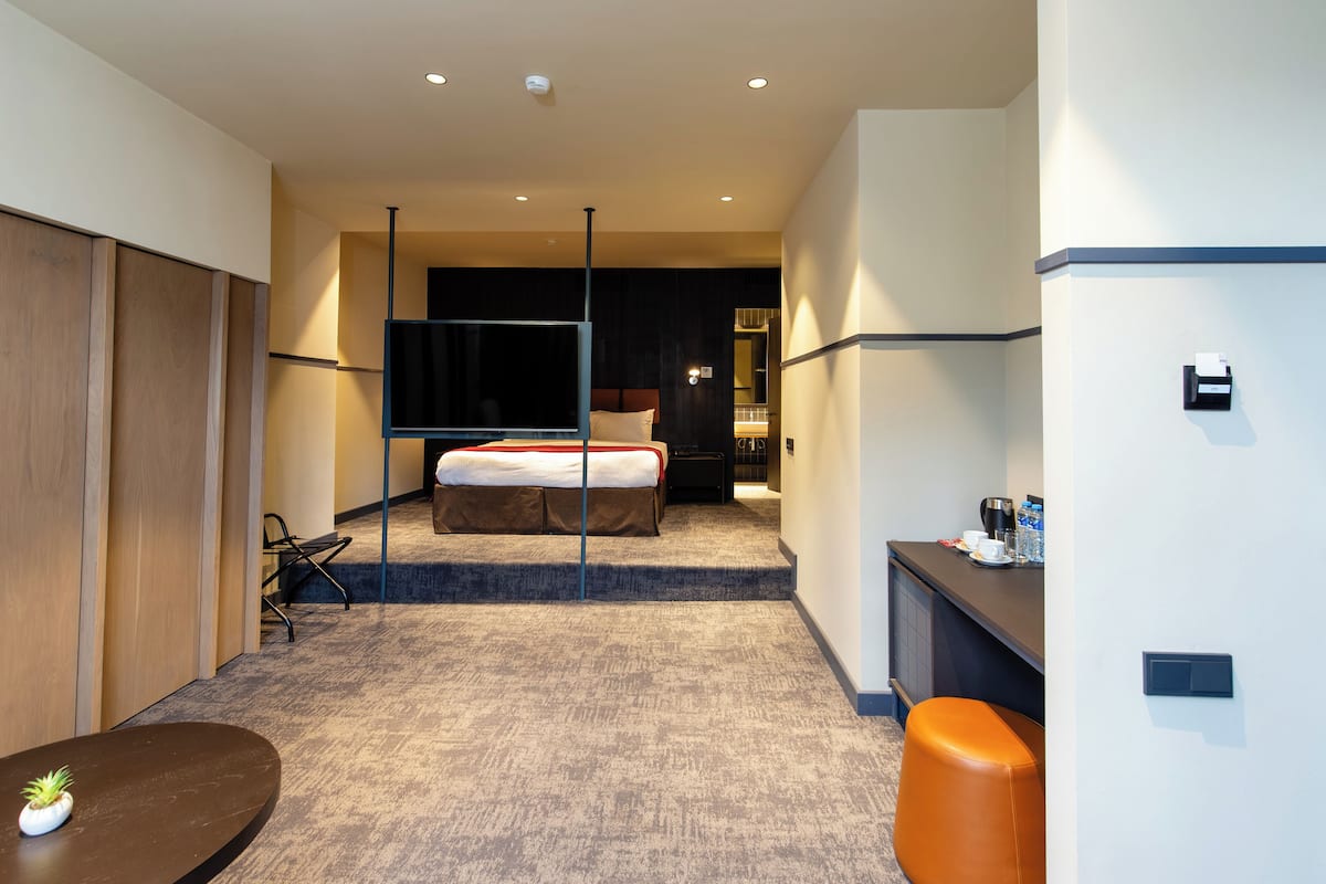 Deluxe kamer, 1 twee- of 2 eenpersoonsbedden | Een bureau, geluiddichte muren, gratis wifi