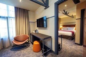 مكتب وتجهيزات عازلة للصوت وواي فاي مجانًا