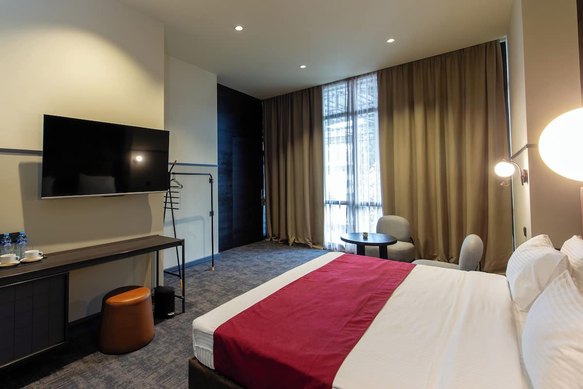 Design tweepersoonskamer | Een bureau, geluiddichte muren, gratis wifi