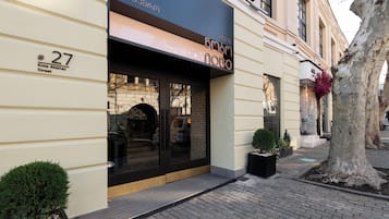 Mặt tiền nơi lưu trú