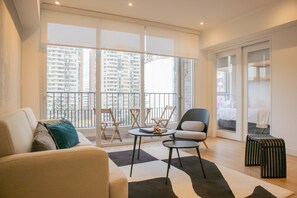 Apartment | 3 bedrooms, Internet - w Inviting 3BR w Balcony in Hip Miraflores (Lima)