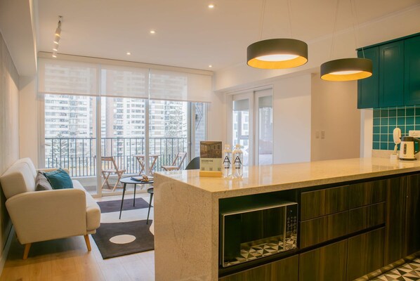 Apartment | 3 bedrooms, Internet - w Inviting 3BR w Balcony in Hip Miraflores (Lima)