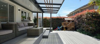 6BR House & Gym, Walk to Moorebank Train Station