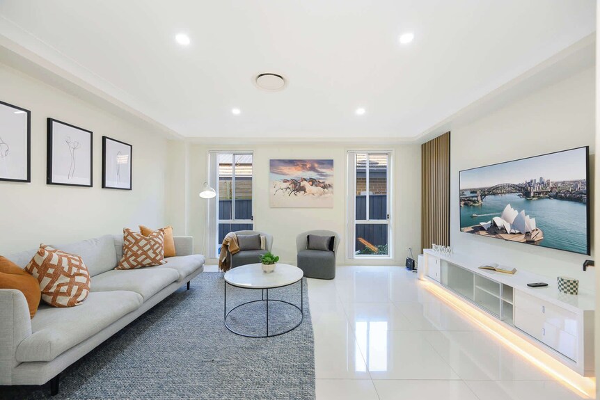 6br House With Private Gym & Koi Pond, Moorebank - Fairfield