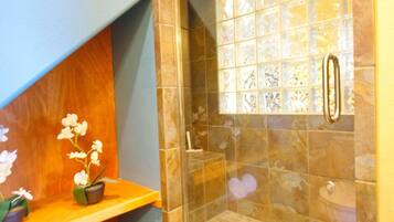Towels, soap, shampoo, toilet paper