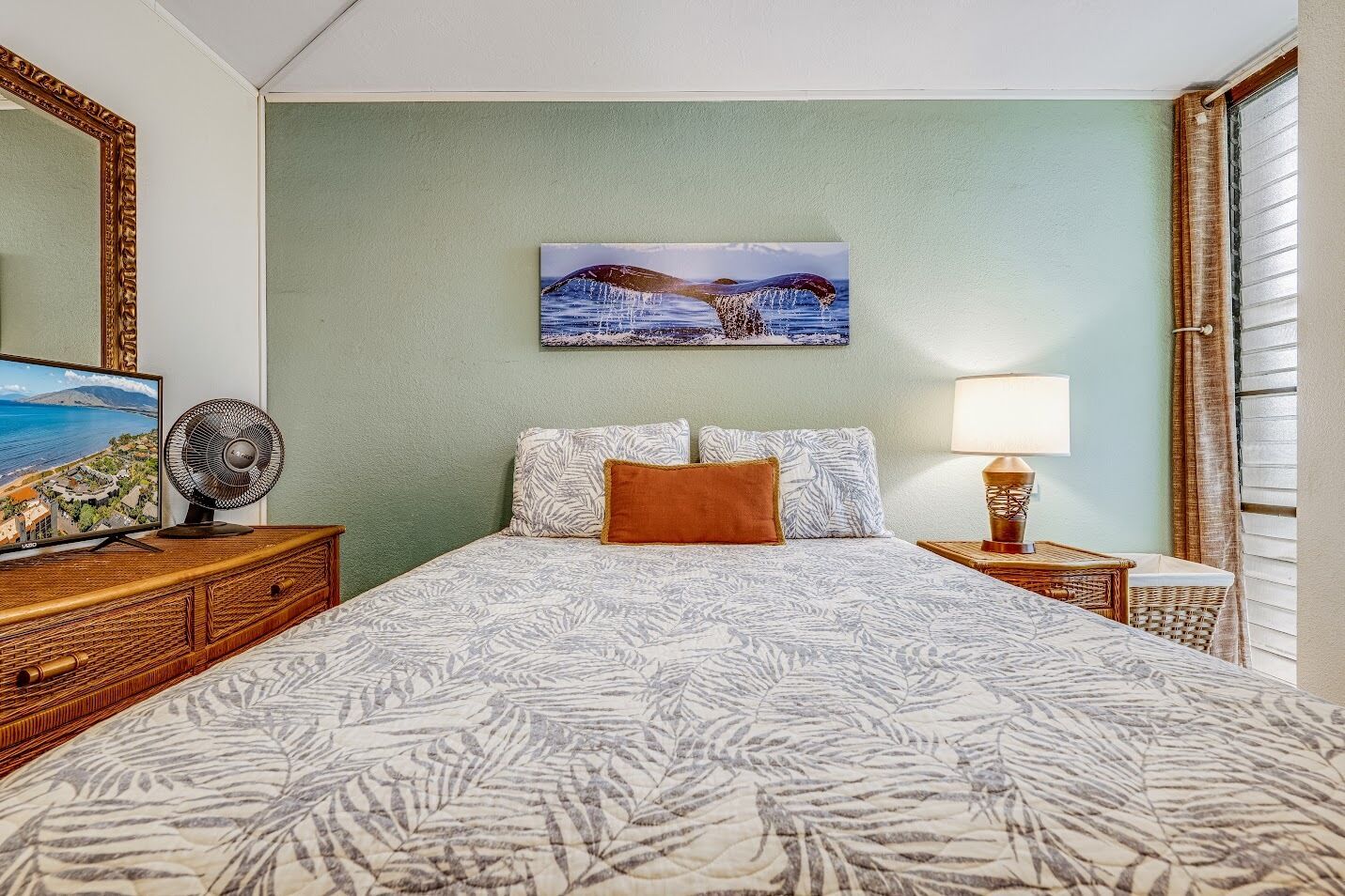 2 bedrooms, desk, iron/ironing board, travel crib