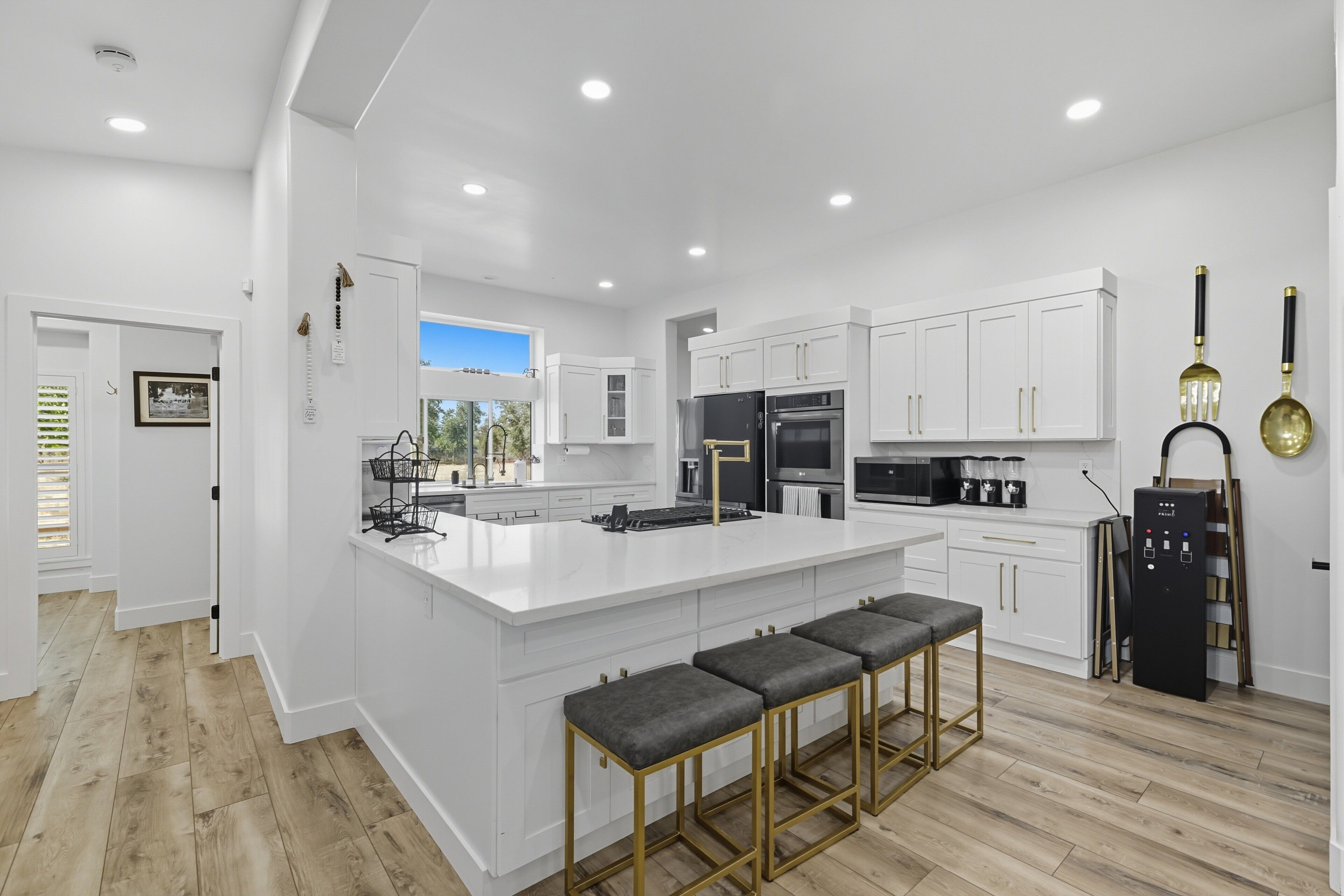 House, 4 Bedrooms | Private kitchen | Fridge, oven, coffee/tea maker, toaster