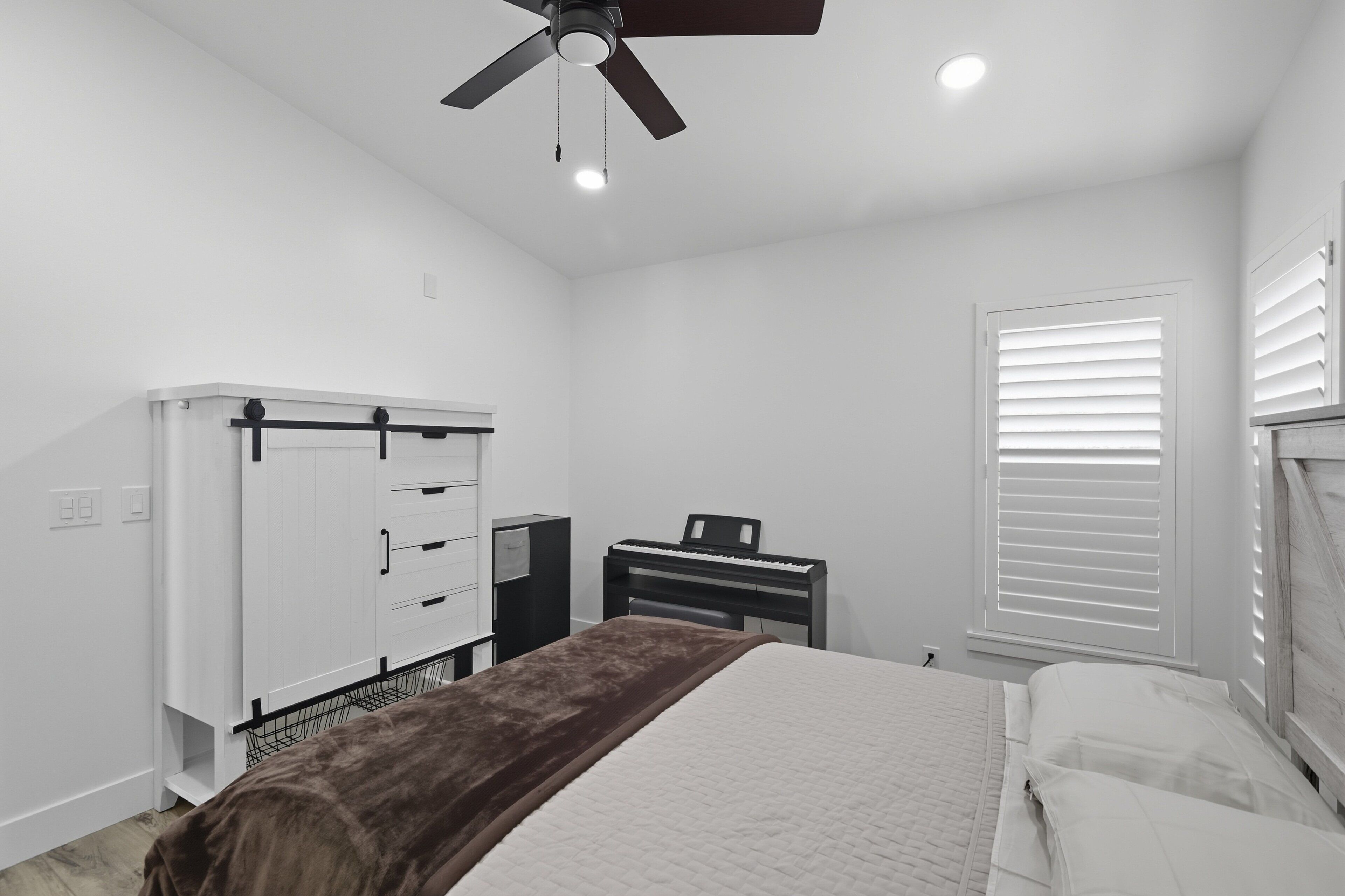 House, 4 Bedrooms | 4 bedrooms, laptop workspace, iron/ironing board, free WiFi