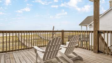 House, 4 Bedrooms | Terrace/patio