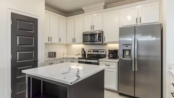 House, 4 Bedrooms | Private kitchen | Fridge, oven, coffee/tea maker, toaster