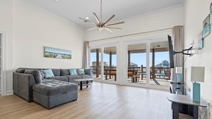 House, 4 Bedrooms | Living area