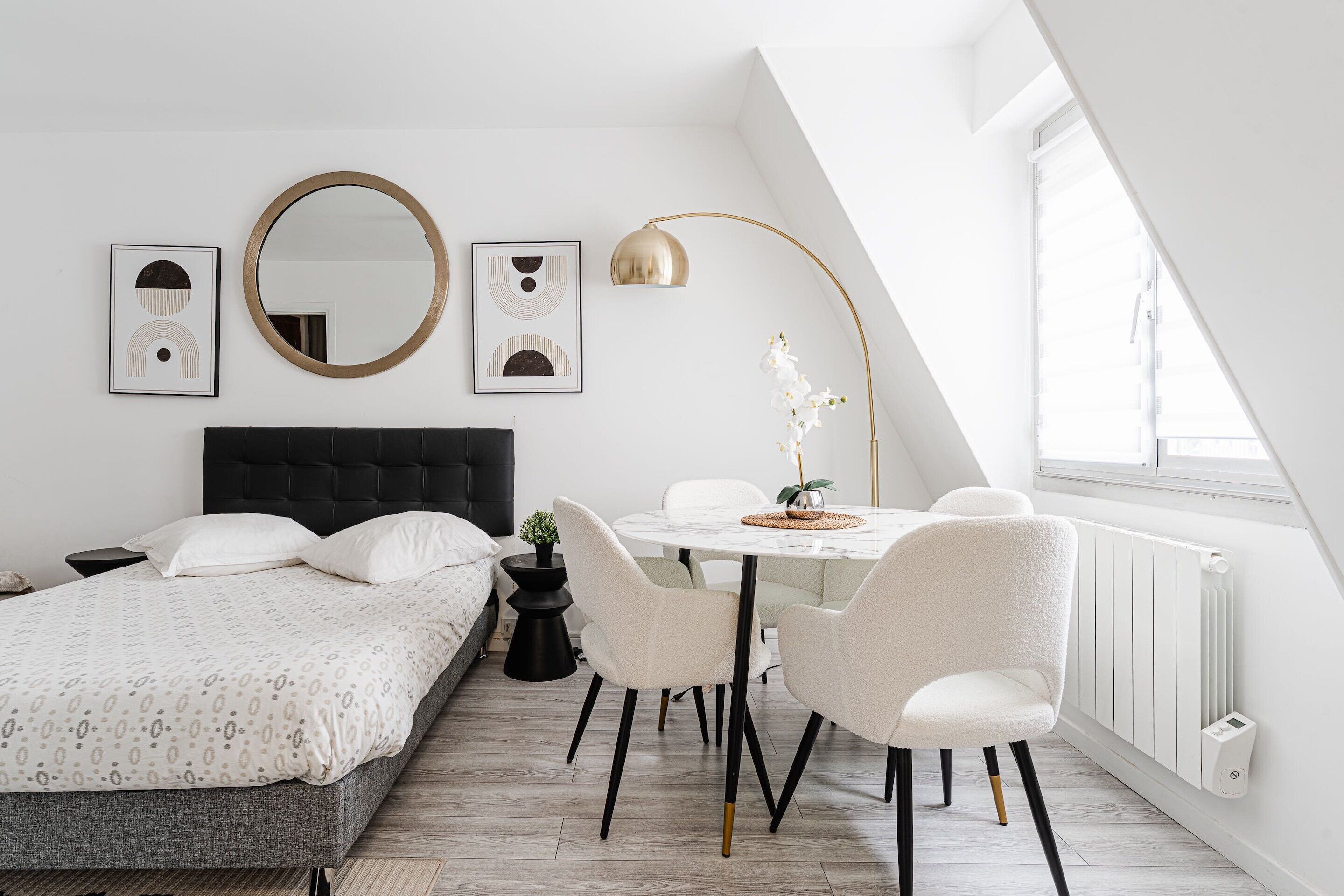 House | Laptop workspace, iron/ironing board, bed sheets