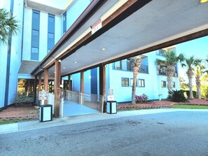 المنشأة من الخارج