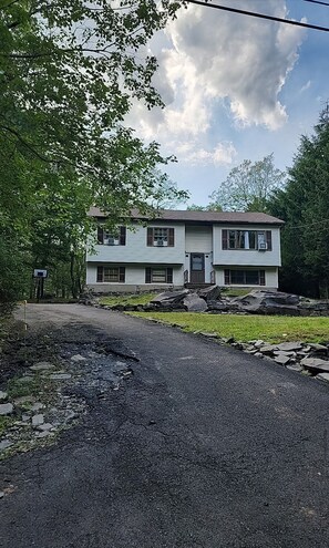 المنشأة من الخارج