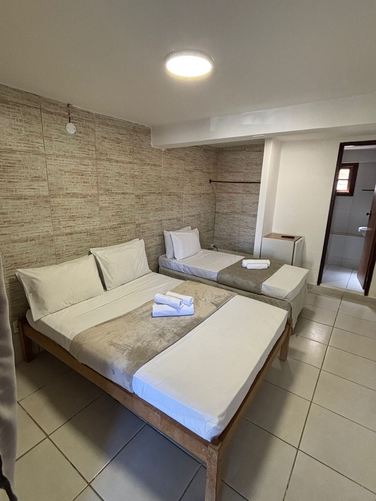 ベーシック トリプルルーム | 遮光カーテン、WiFi (無料)