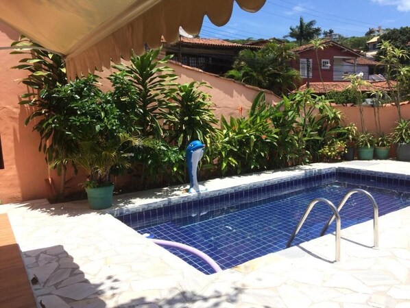 Utendørsbasseng og bassengparasoller