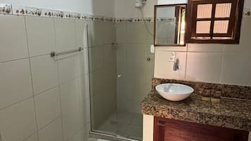 Family Room | Bathroom | Shower, free toiletries, towels, soap