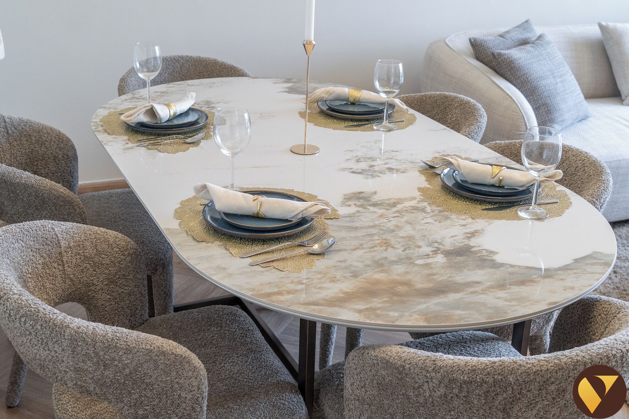 Luxury Apartment, Balcony, City View | In-room dining