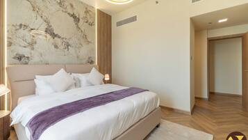 Luxury Apartment, Balcony, City View