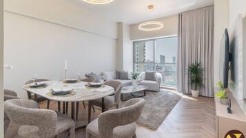 Luksus-lejlighed - balkon - byudsigt | Spisning på værelset