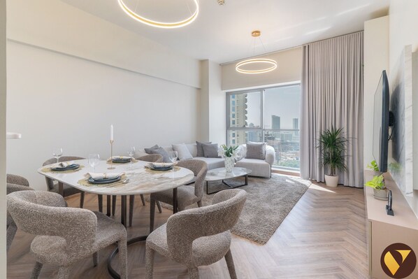 Luksus-lejlighed - balkon - byudsigt | Spisning på værelset