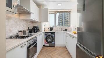 Luxury Apartment, Balcony, City View | Private kitchen