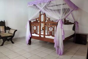 3 bedrooms, iron/ironing board, WiFi, bed sheets - La Brise Marine 3-bedroom lovely villa in Diani Beach with AC,  near the ocean (Kwale County)